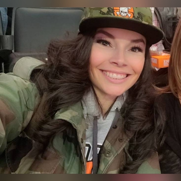 Meet your Posher, Renee - Picture 2 of 2